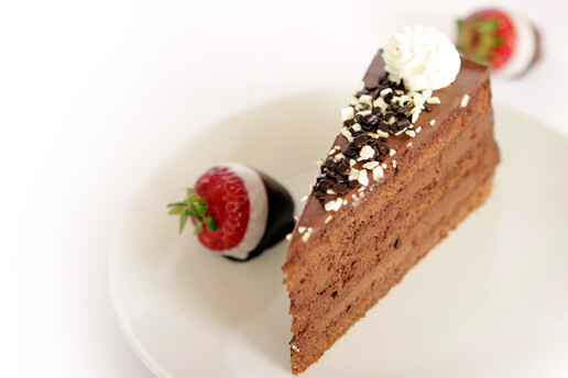 Čokoladna torta s sadjem